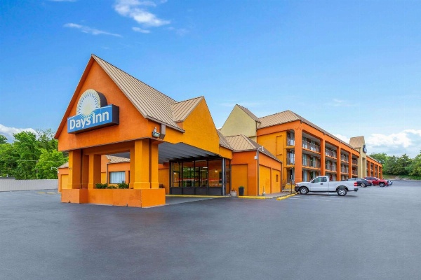 Days Inn by Wyndham Knoxville East image 2