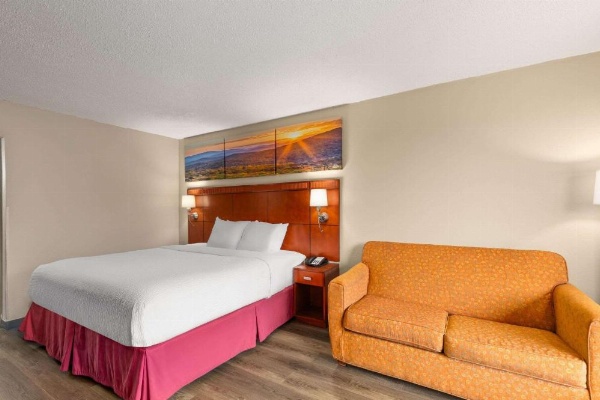 Days Inn by Wyndham Knoxville East image 24