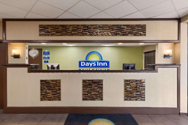 Days Inn by Wyndham Knoxville East image 3