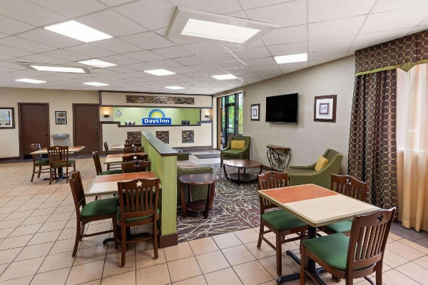 Days Inn by Wyndham Knoxville East image 4